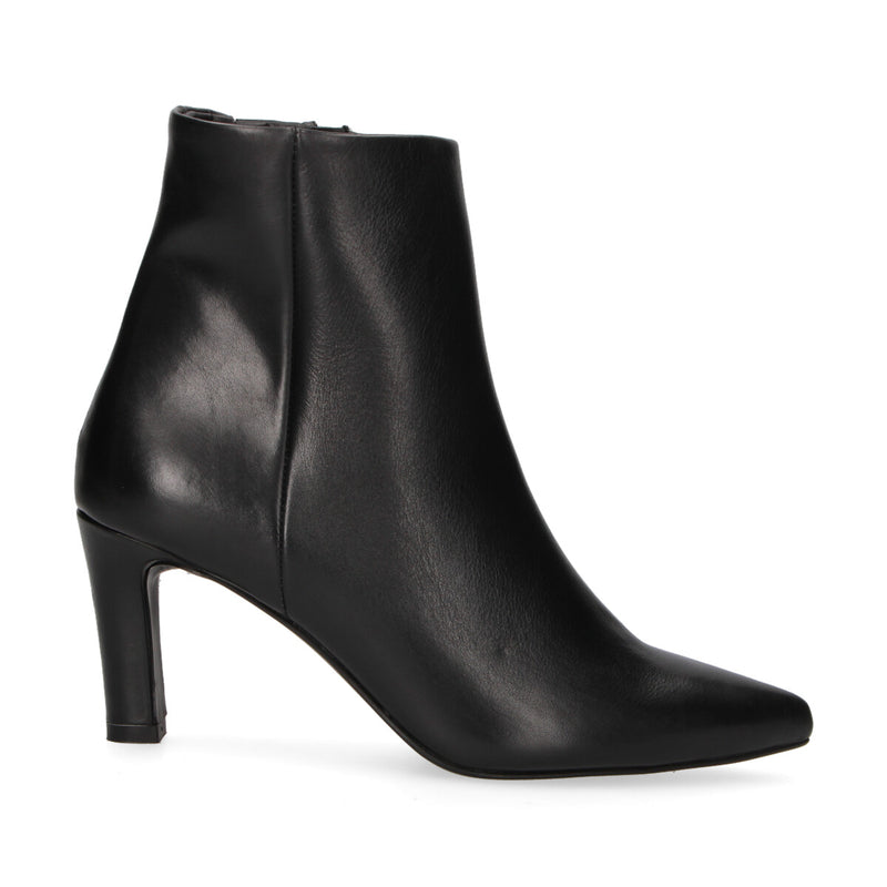 Grm Shoes tronchetto Mara in pelle nera