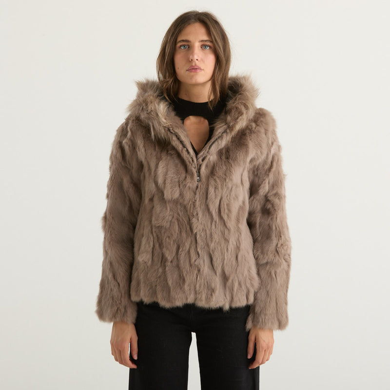 Blanche pelliccia in lapin con cappuccio tortora