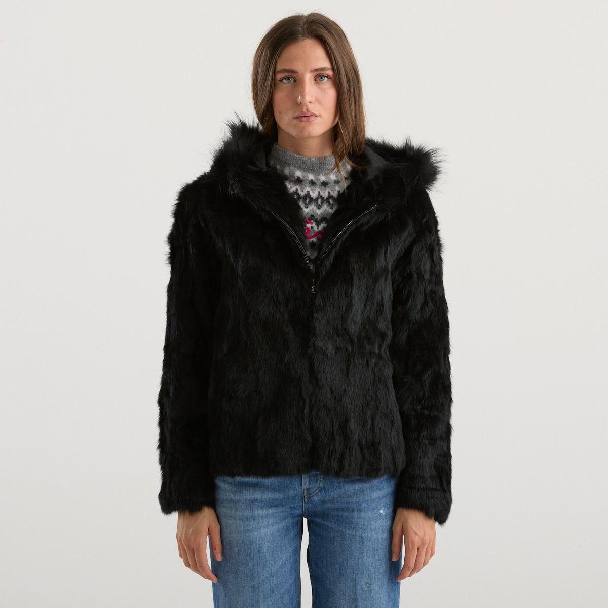 Blanche pelliccia in lapin con cappuccio nero