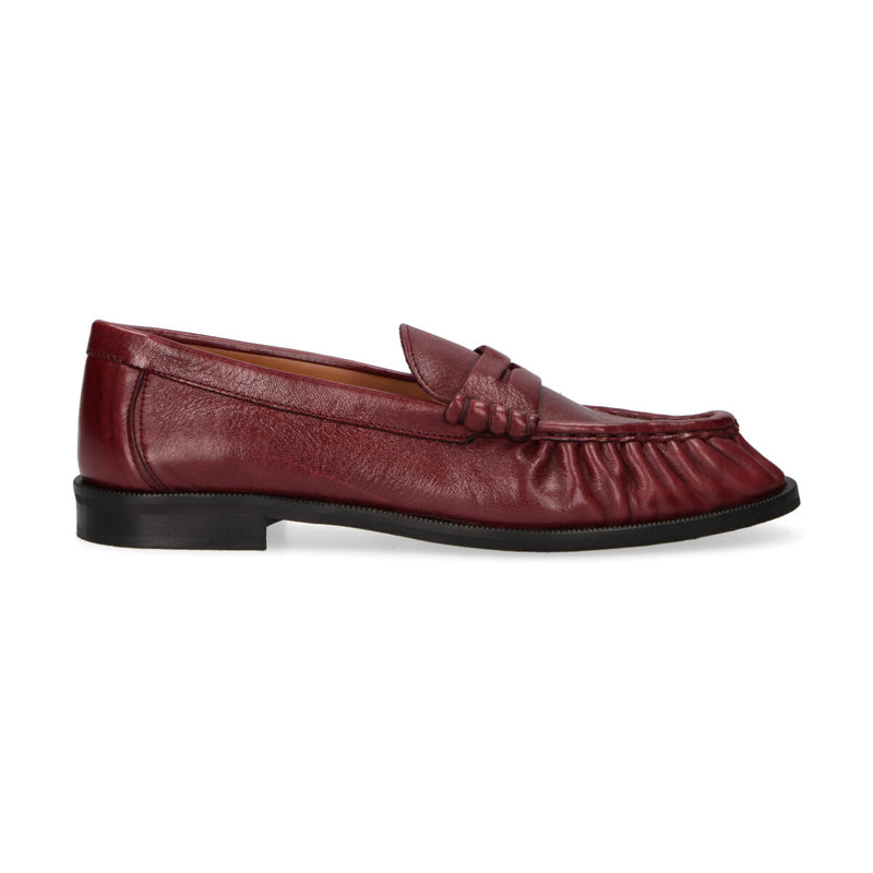 Julie Dee mocassino in pelle bordeaux con ruches