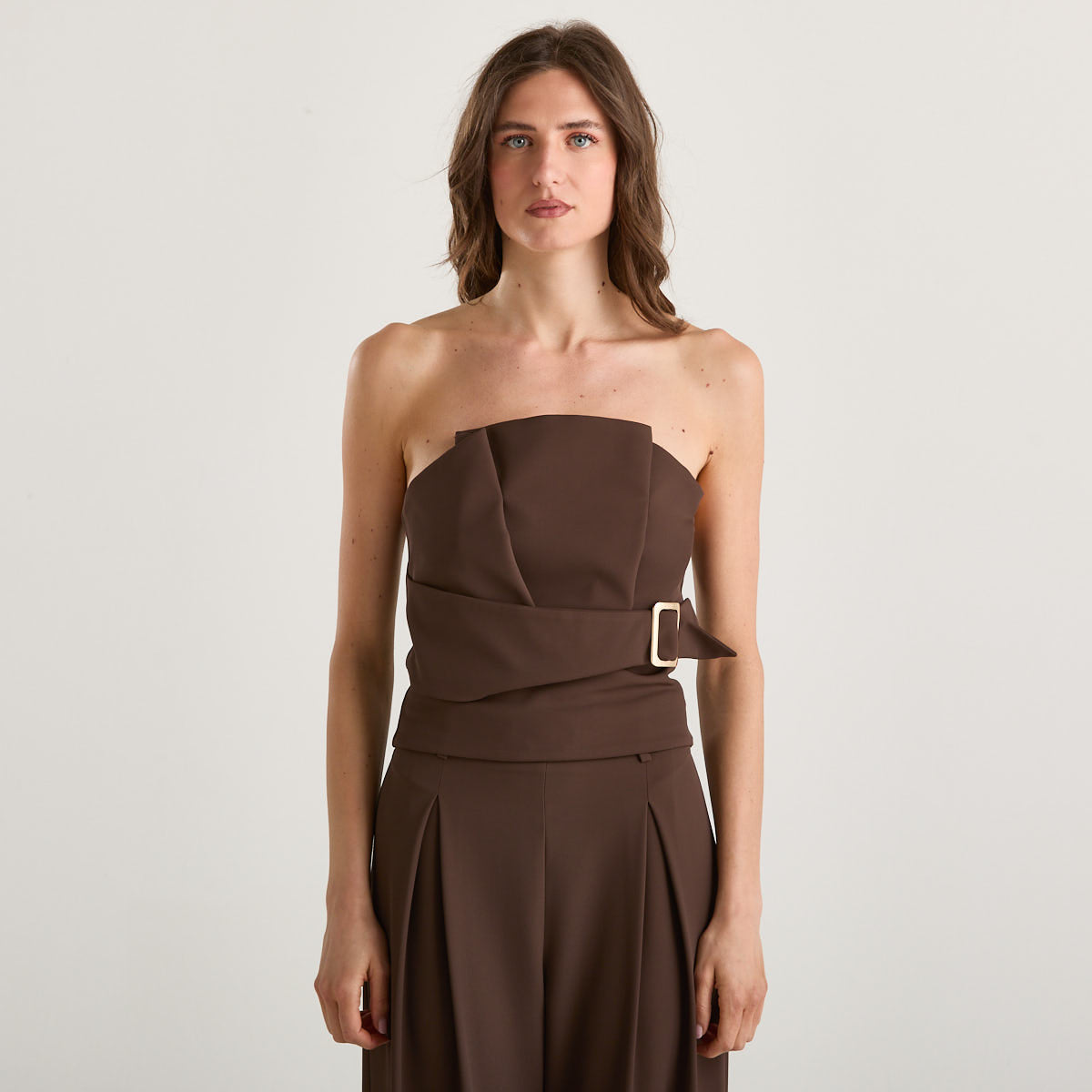 Relish top con fibbia in tessuto marrone