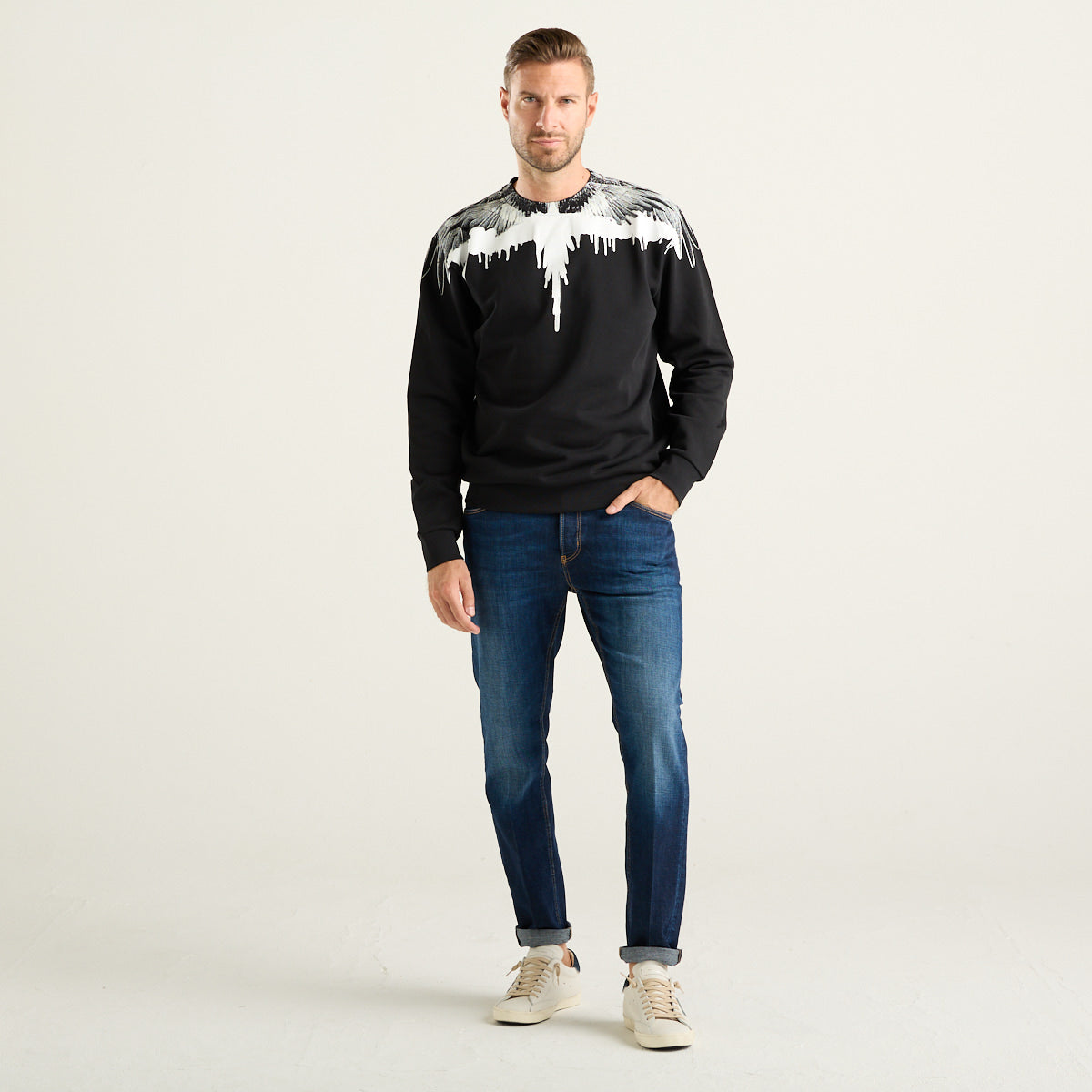 Marcelo Burlon Wings Felpa Uomo Nera con Stampa Bianca