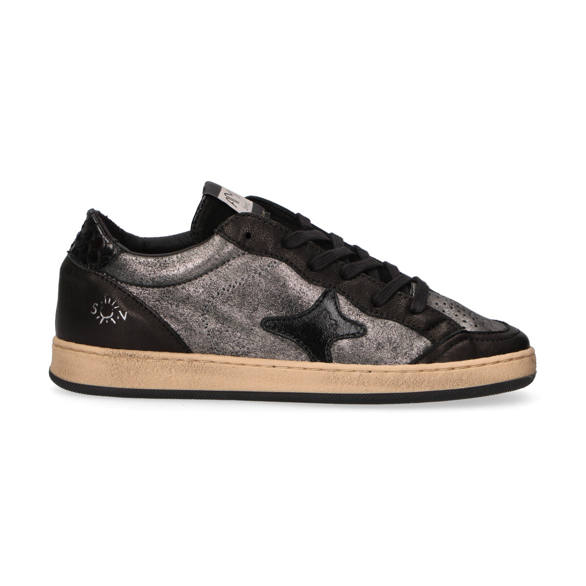 Ama Brand sneaker Sun pelle laminata nera
