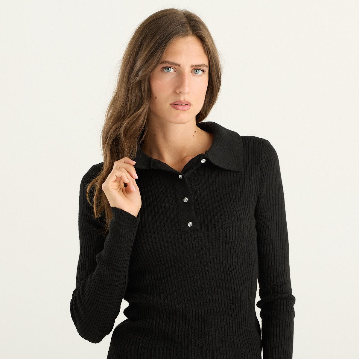 Haveone polo donna nera in maglia a coste con bottoni strass