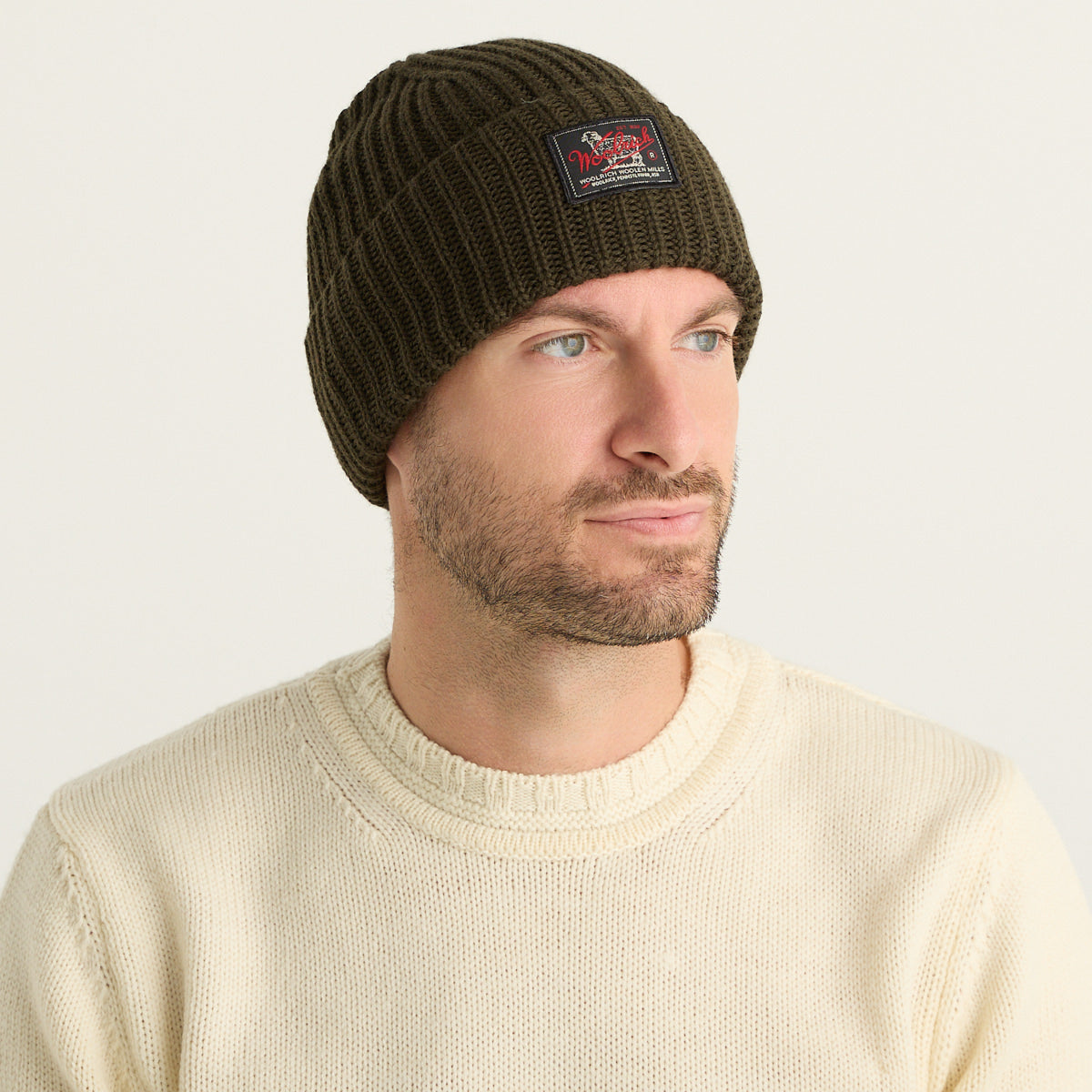 Woolrich Berretto Uomo WM Patch Beanie Verde Oliva in Lana Vergine con Logo