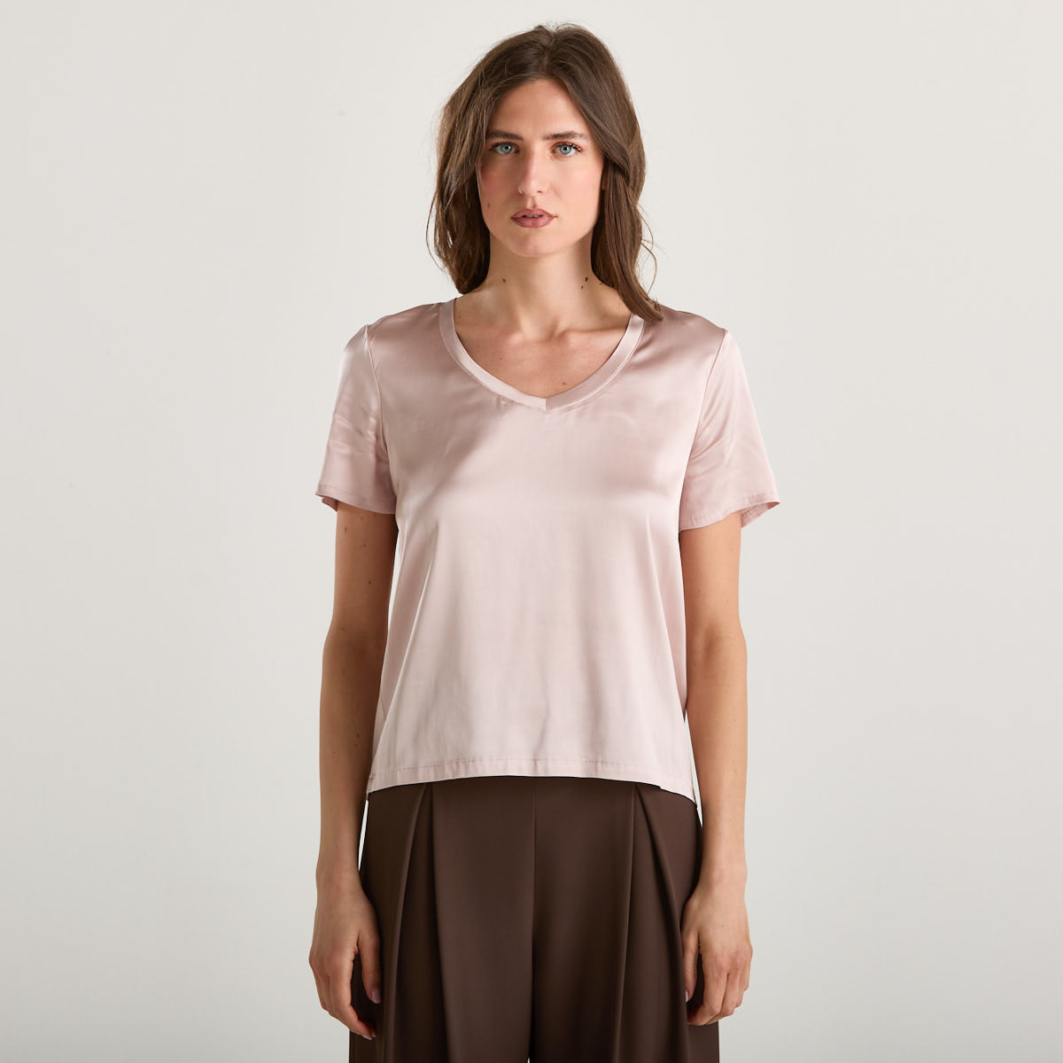 Relish t-shirt scollo a v in tessuto cipria