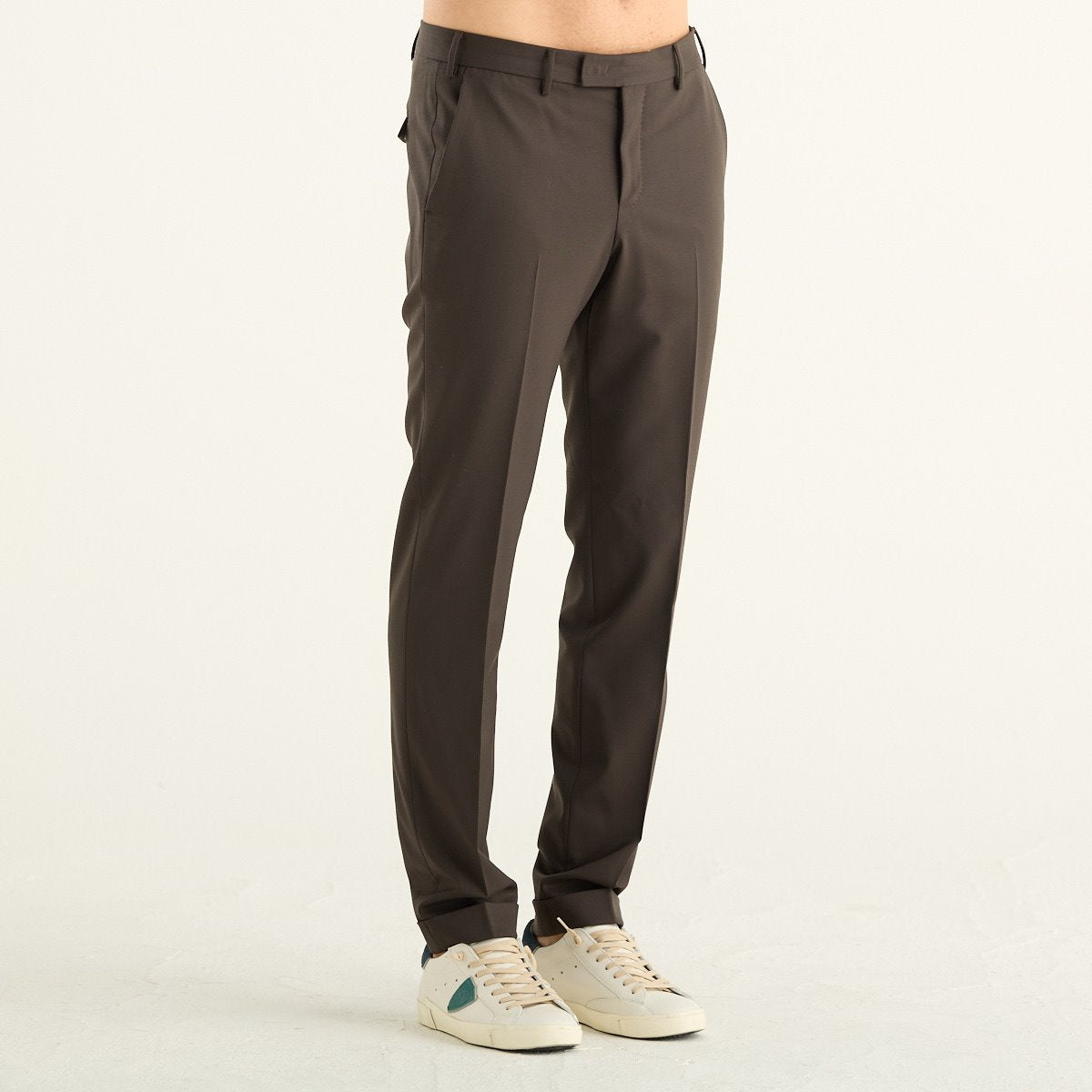 PT Torino pantalone uomo marrone scuro in lana vergine stretch con risvolto