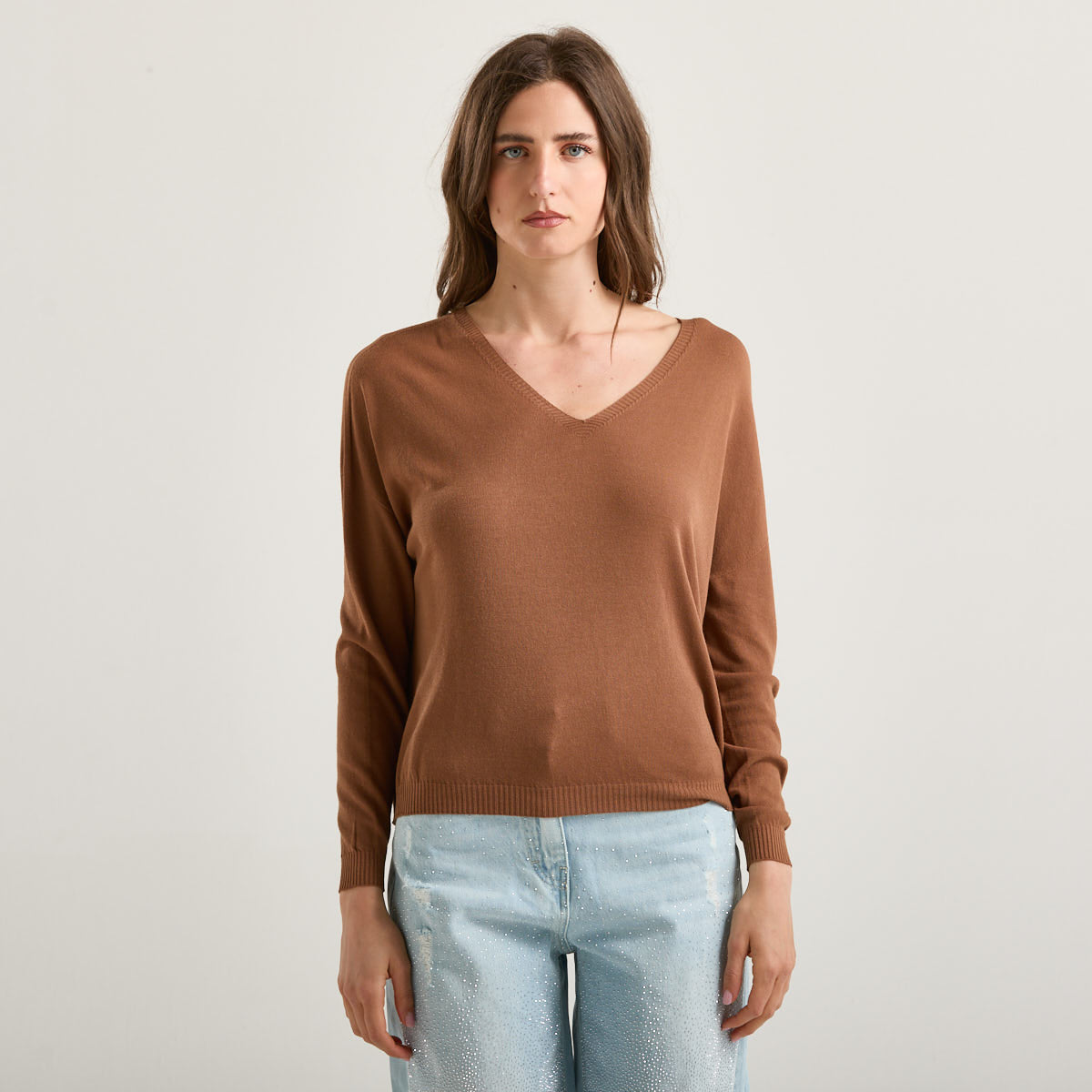 Souvenir maglia in viscosa scollo a v cammello