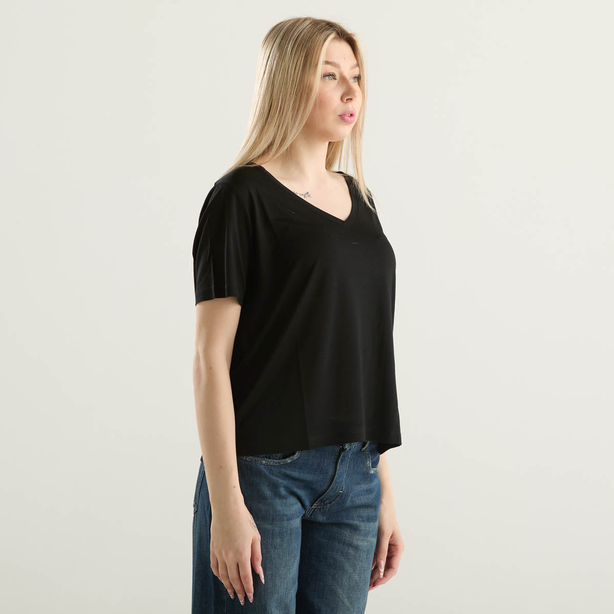 Dondup t-shirt scollo V in tessuto nera