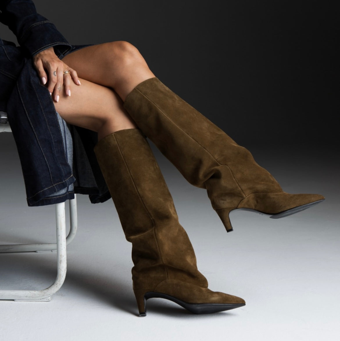 Strategia stivale Joelle in camoscio testa di moro