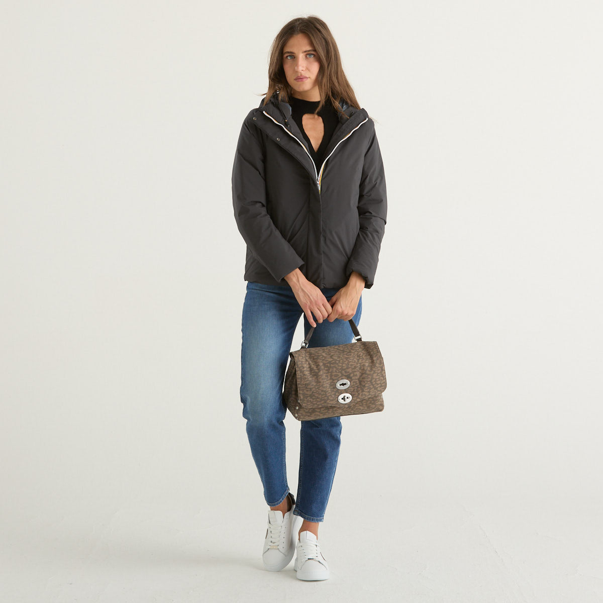 K-way giubbino corto con cappuccio nero