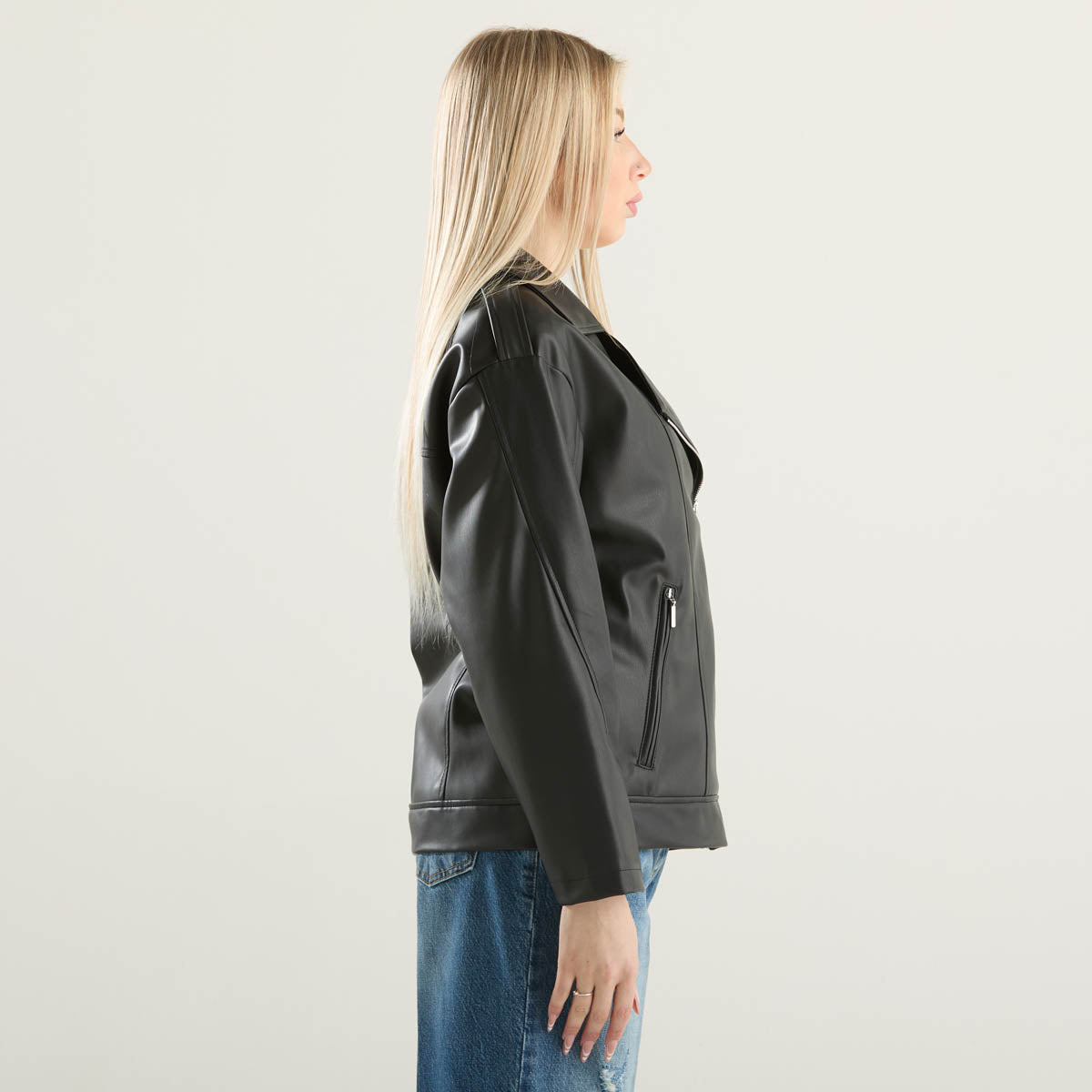 Haveone chiodo in ecopelle over nero