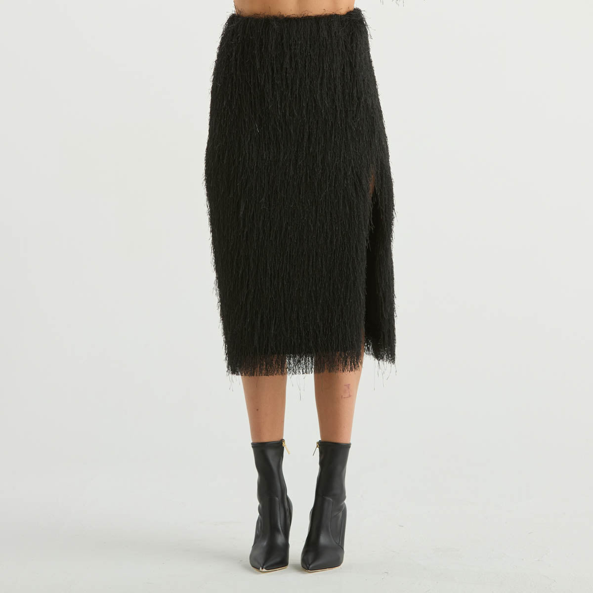 Solotre gonna midi frangiata in tessuto nero