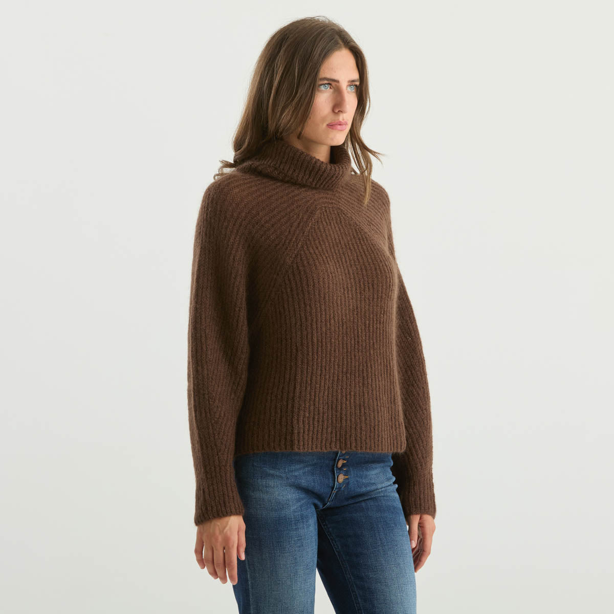 Solotre maglione morbido a collo alto marrone