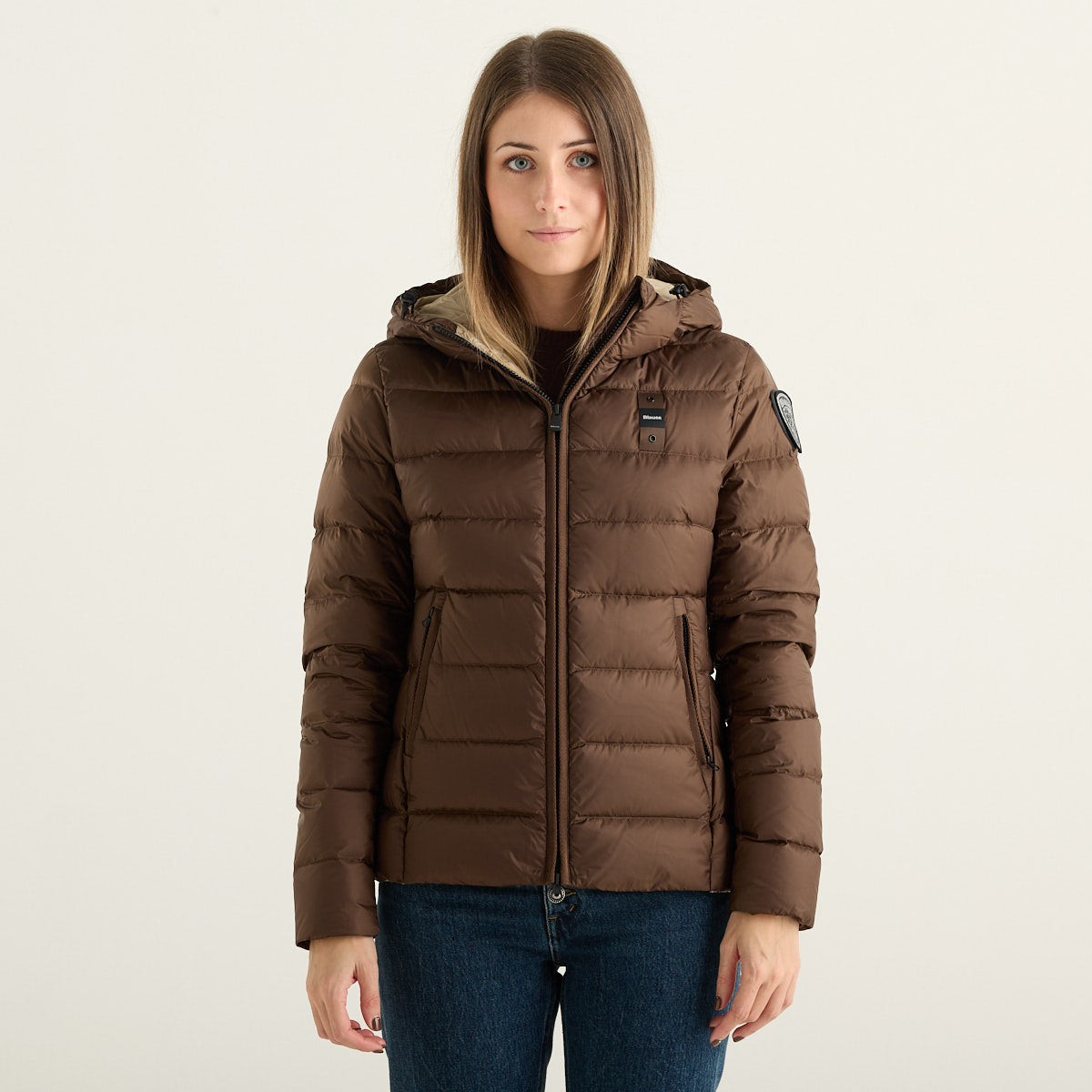 Blauer Piumino Corto Donna Marrone con Cappuccio, Trapuntatura Orizzontale e Zip