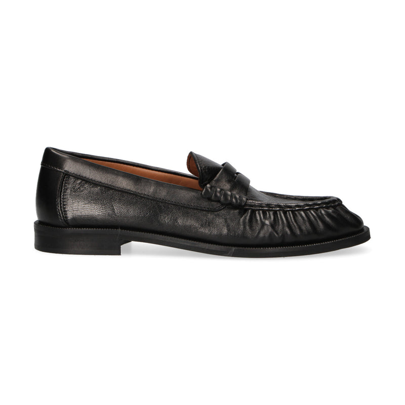Julie Dee mocassino in pelle nera con ruches