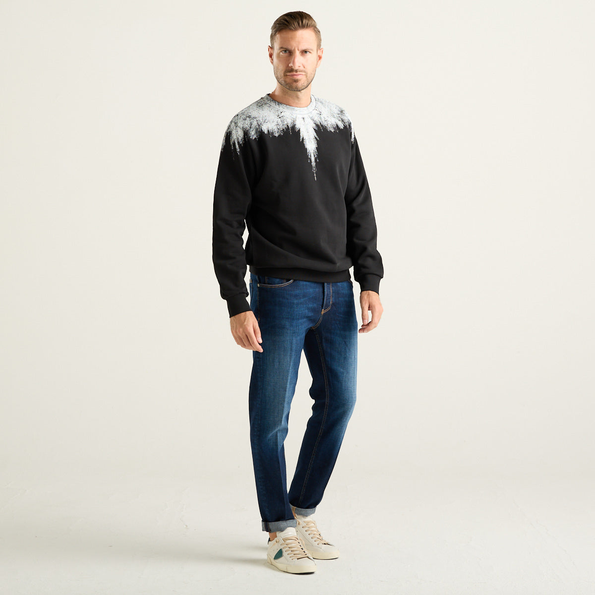 Marcelo Burlon Wings Felpa Uomo Nera con Stampa Bianca