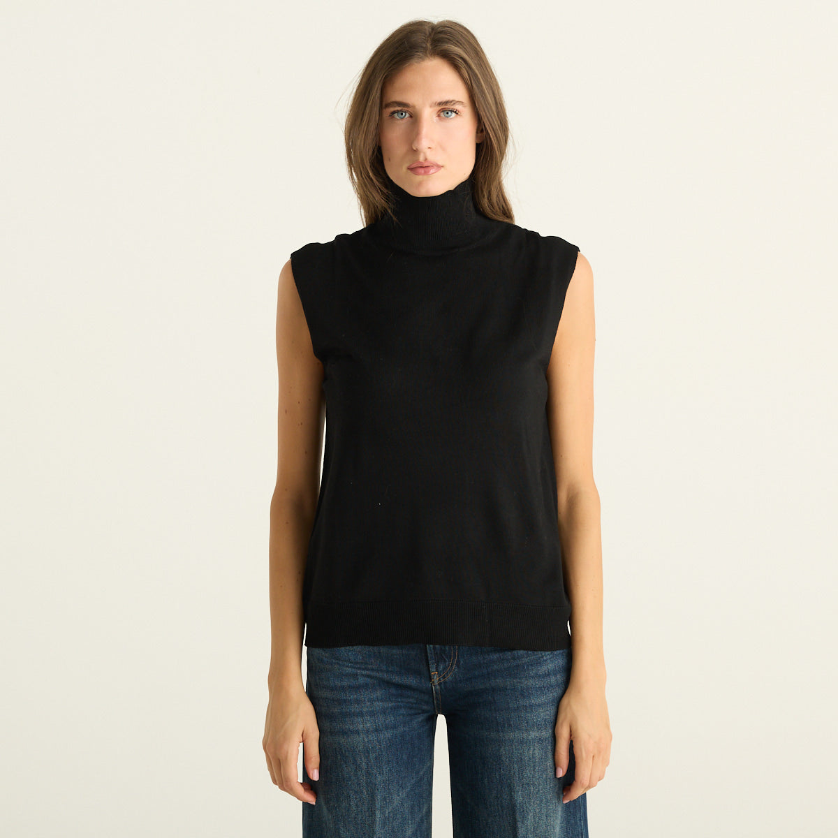 Patrizia Pepe maglia donna nera in pura lana senza maniche con collo alto