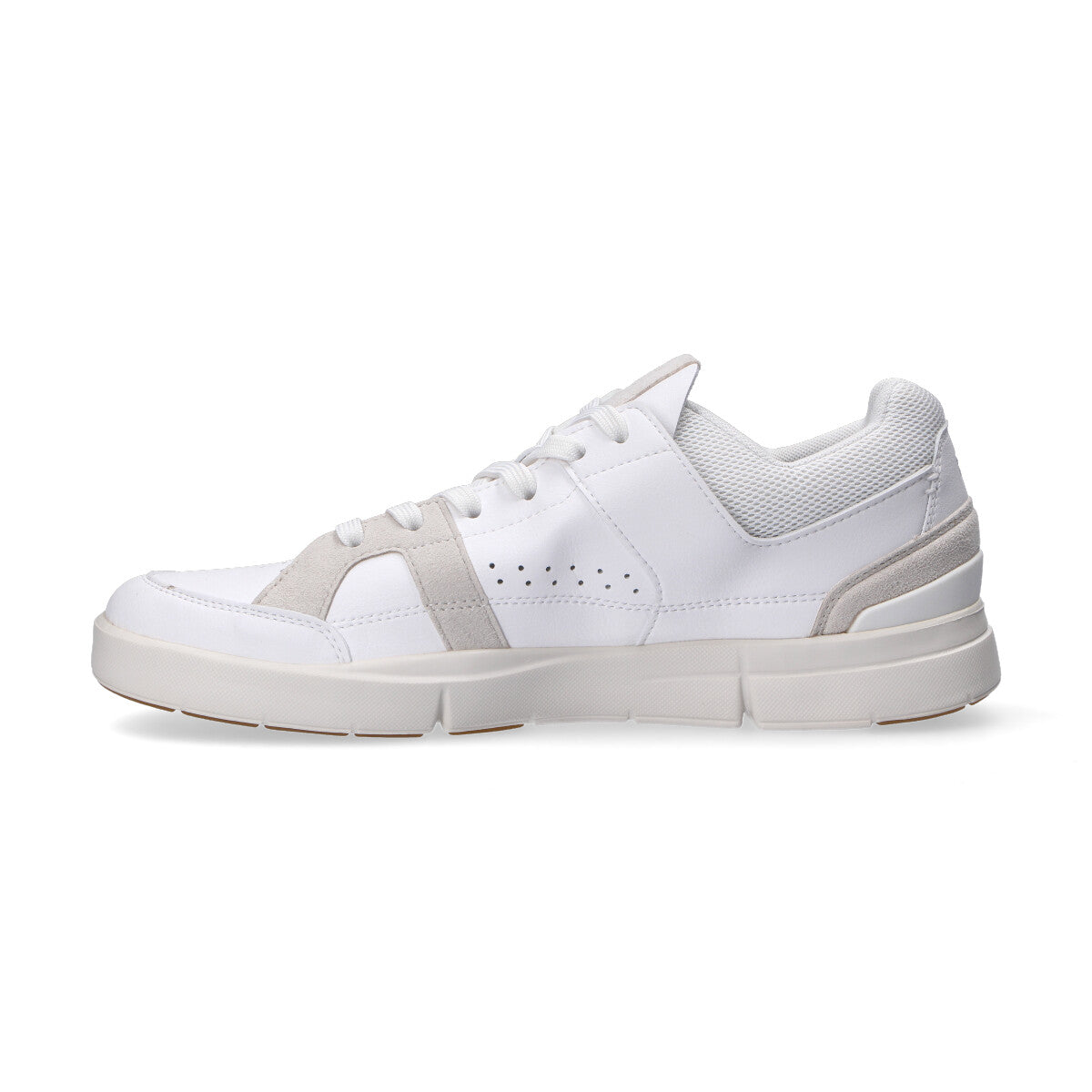 On trainers The Roger Advantage white