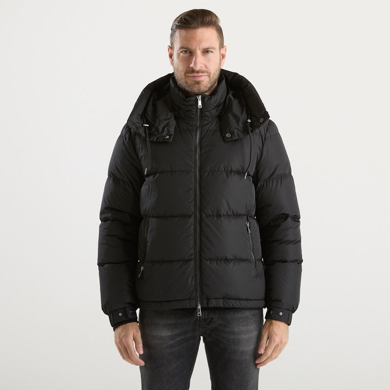 Add piumino cortro con cappuccio tessuto nero