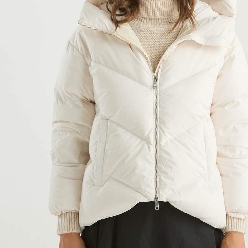 ADD piumino corto con cappuccio in tessuto panna