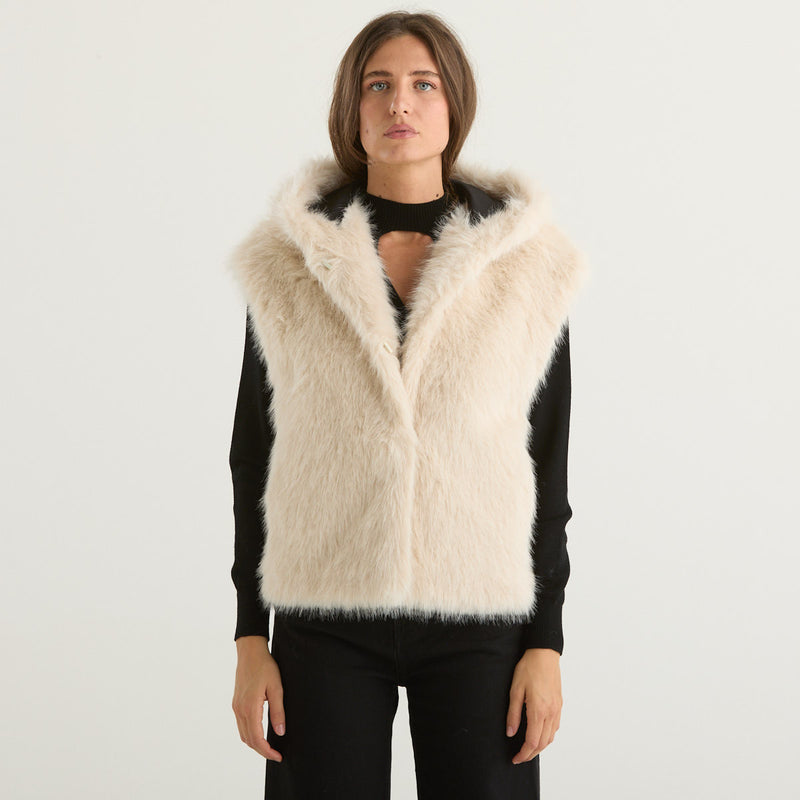 Blanche gilet in eco pelliccia con cappuccio panna