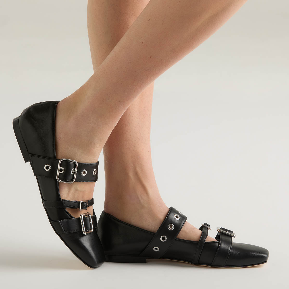 Anna F. ballerina squadrata in pelle con fibbie