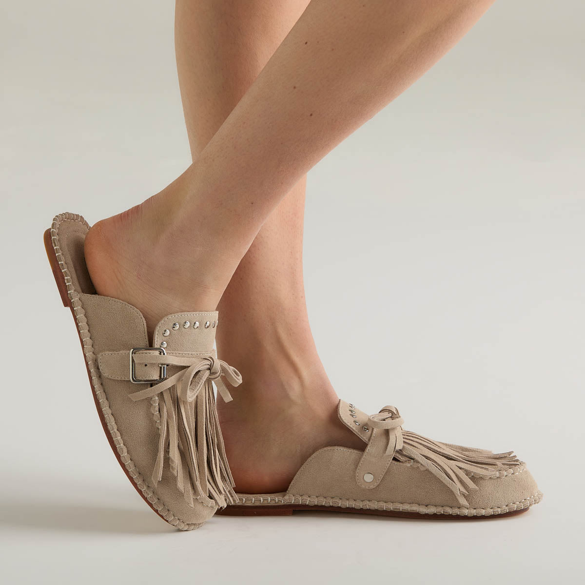 Elena Iachi Sabot con frange in camoscio tortora