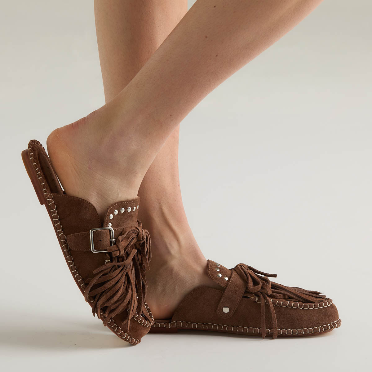 Elena Iachi sabot con frange in camoscio marrone