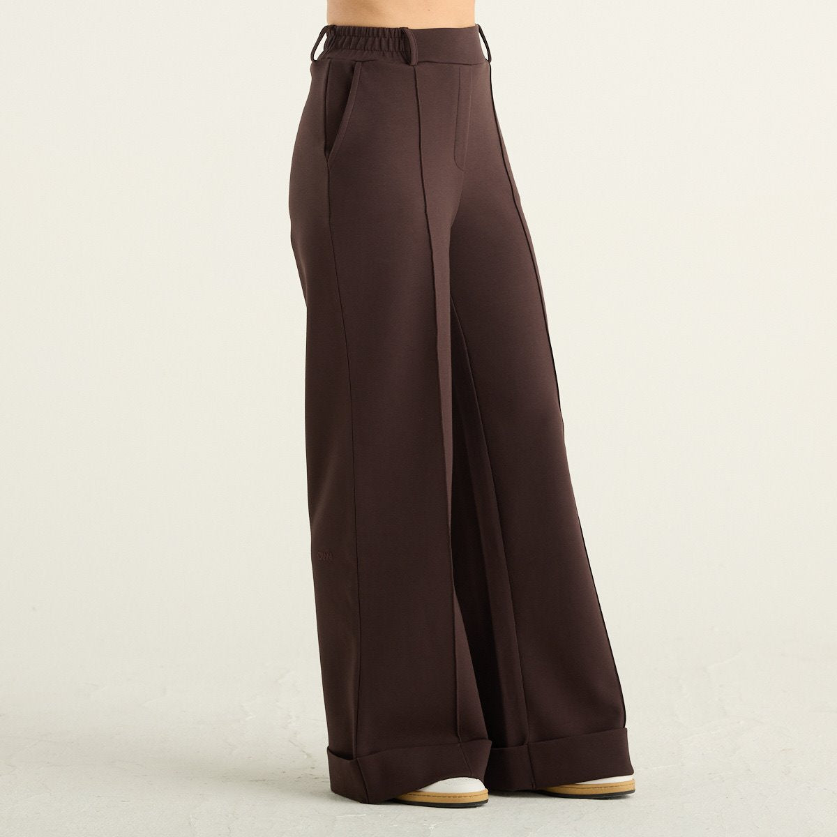 OWN Off With Nature pantaloni donna palazzo marroni in interlock con risvolto