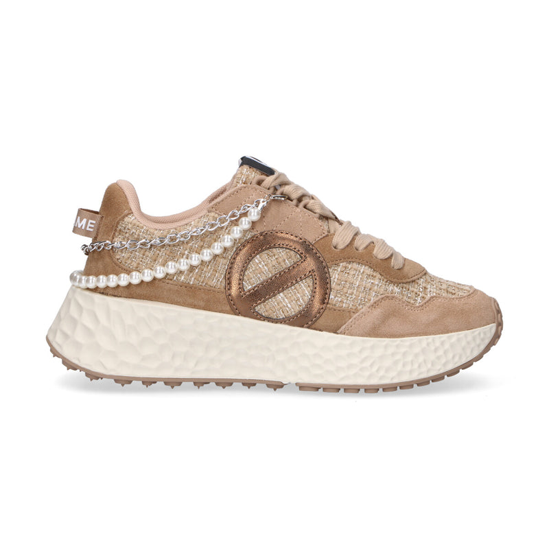 No Name sneaker Carter Jogger con charms in camoscio beige
