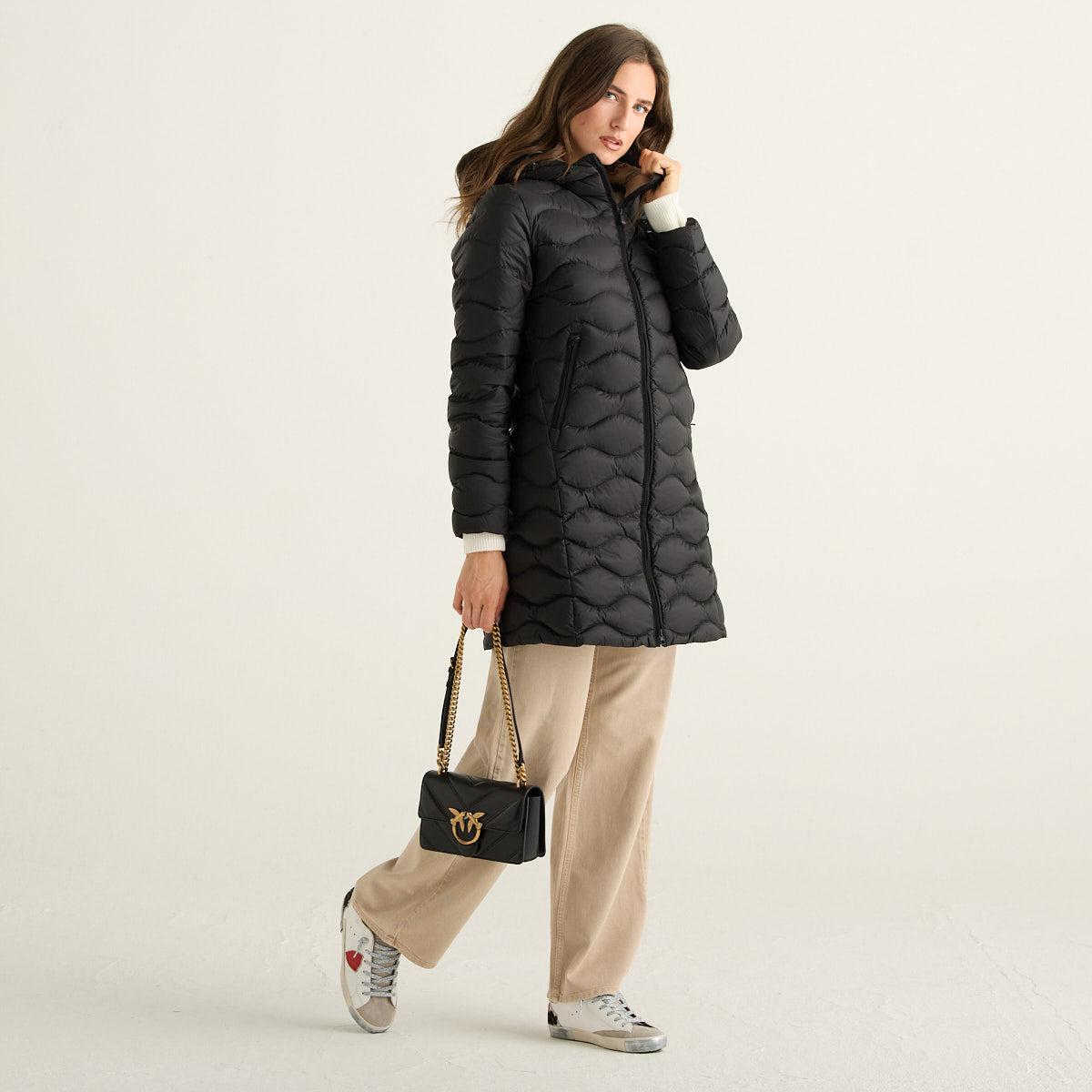 Blauer Piumino Lungo Donna Nero con Cappuccio e Trapuntatura Ondulata