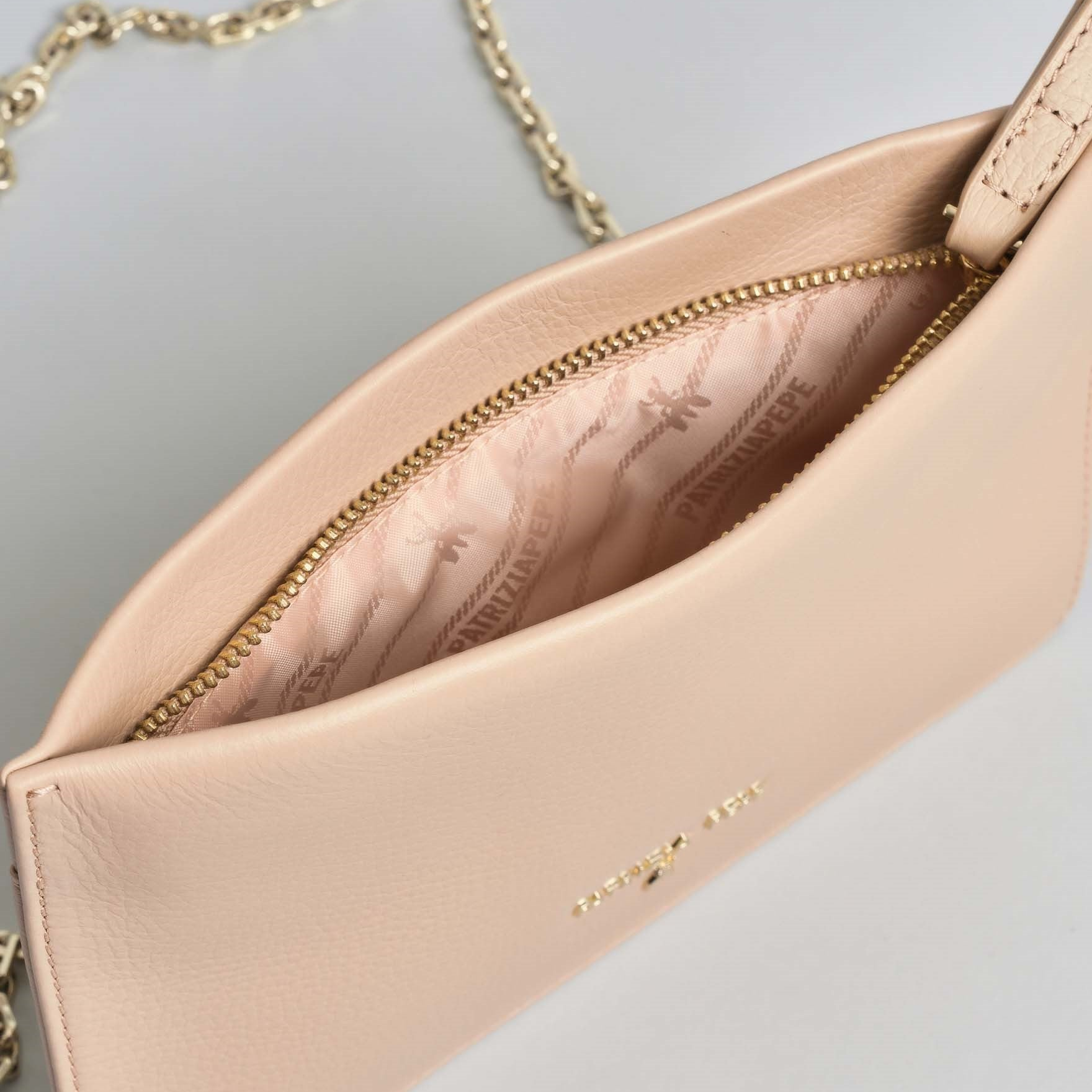 Patrizia Pepe pochette in pelle warm beige