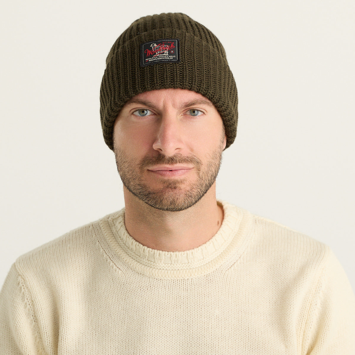 Woolrich Berretto Uomo WM Patch Beanie Verde Oliva in Lana Vergine con Logo