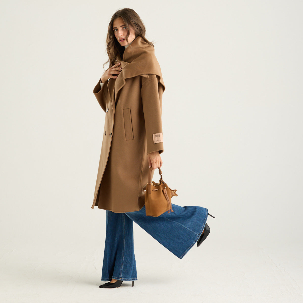 Solotre cappotto lungo con scialle cammello