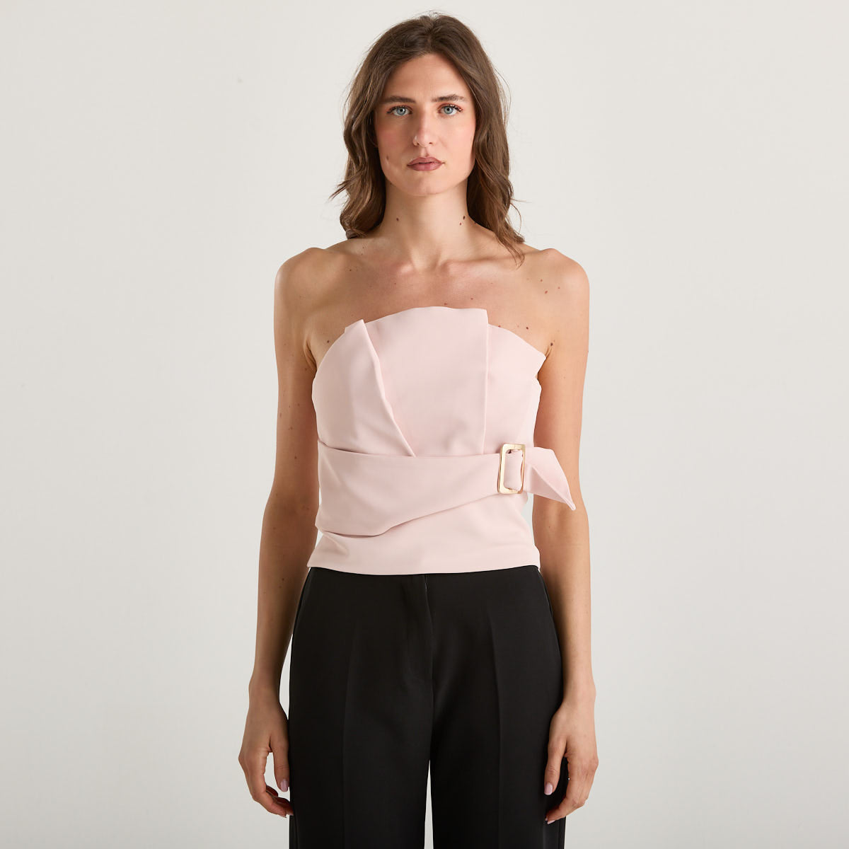 Relish top con fibbia in tessuto rosa cipria