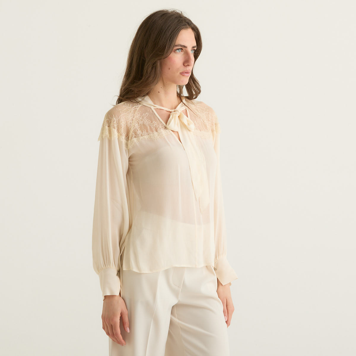 Patrizia Pepe blusa avorio con fiocco