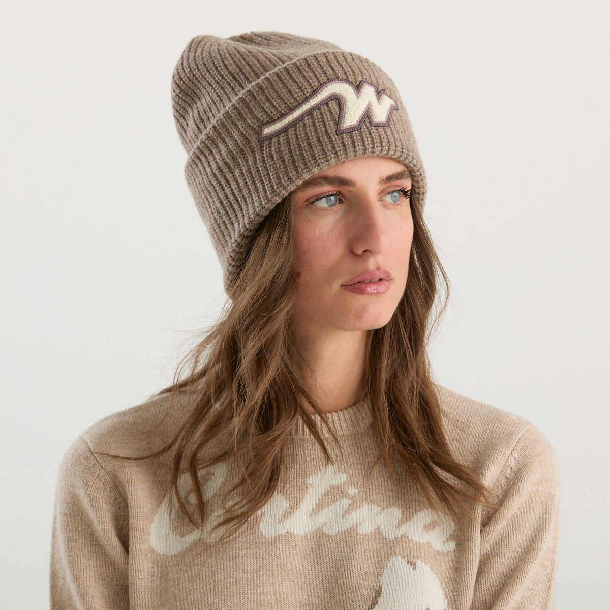 Maxmara berretto in tessuto beige con logo