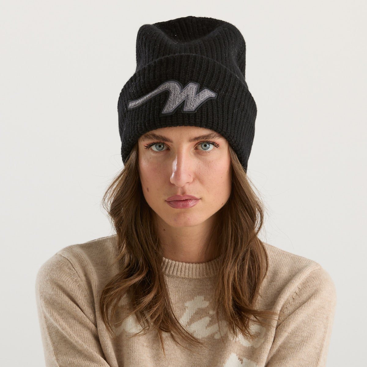 Maxmara berretto in tessuto nero con logo