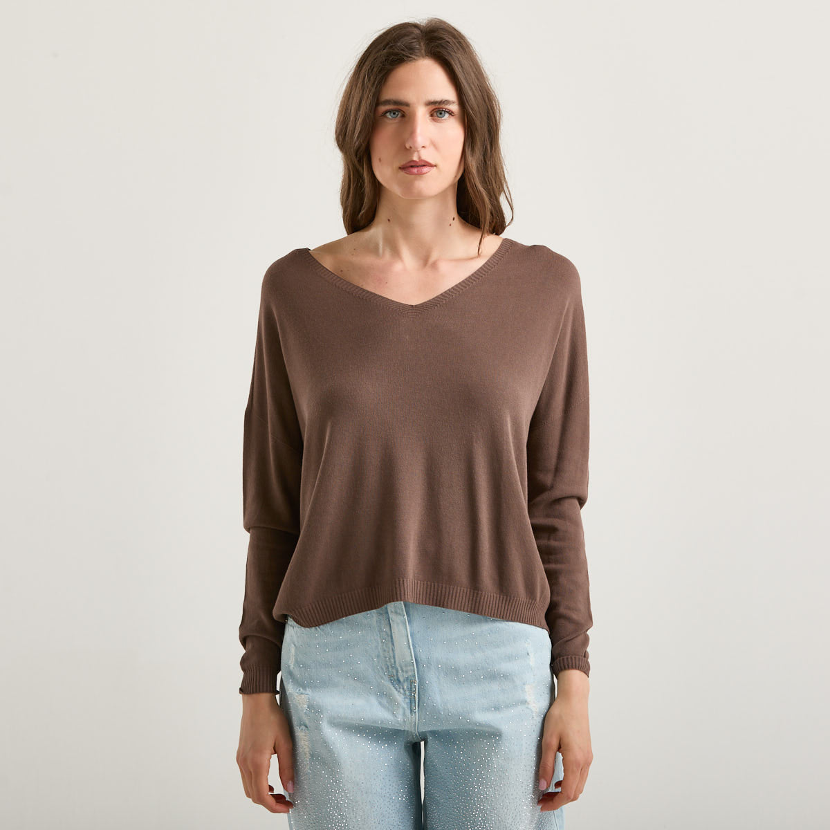 Souvenir maglia in viscosa scollo a v marrone