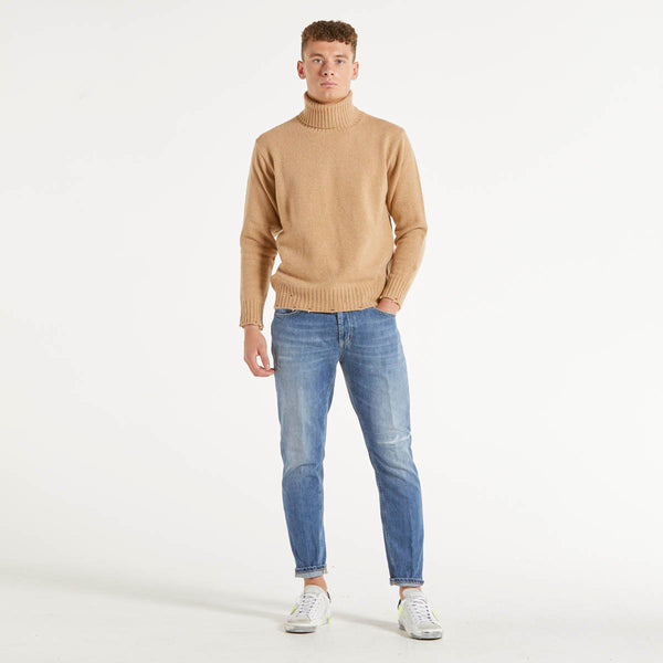 Amaranto maglione collo alto strappi nocciola