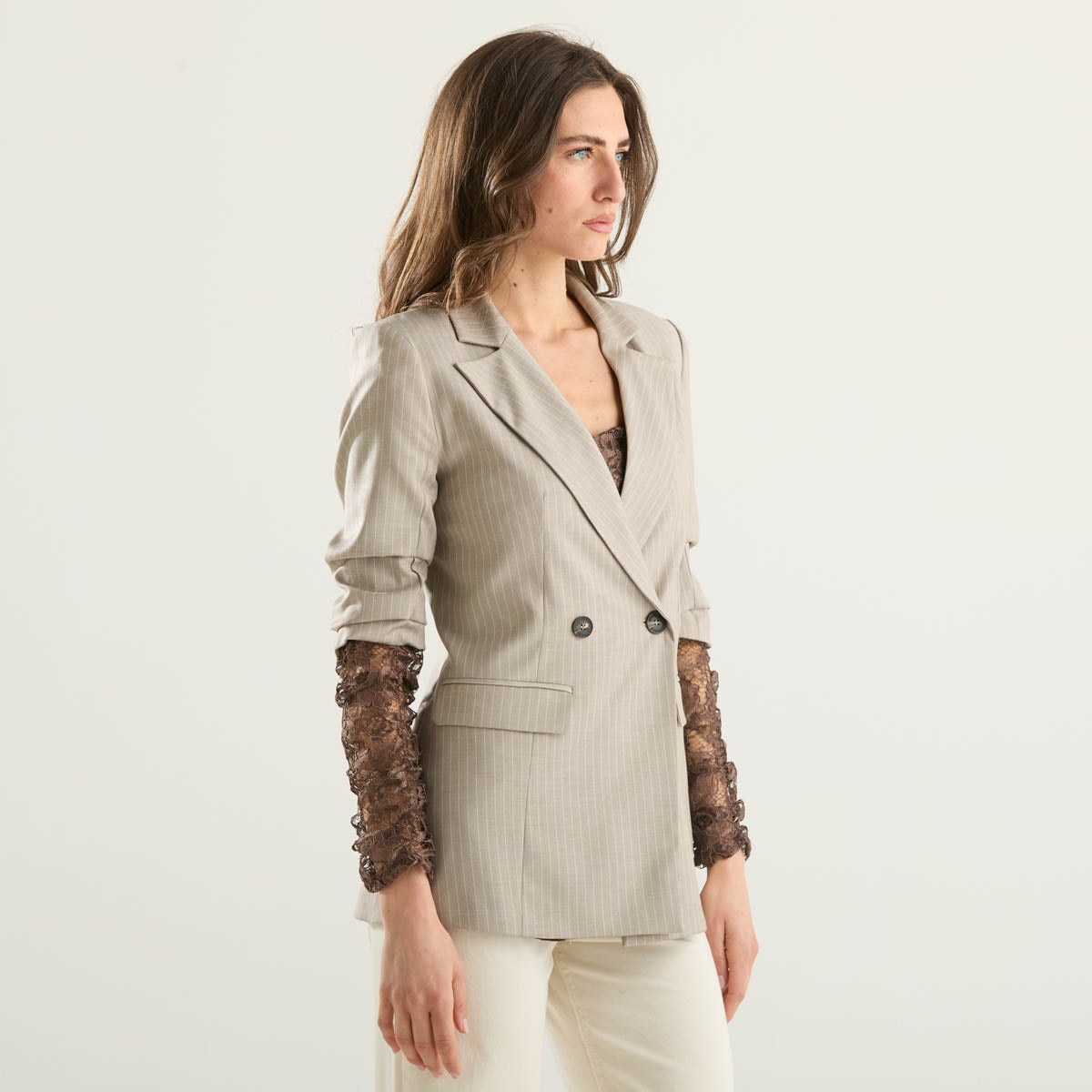 Haveone giacca gessata beige manica in pizzo