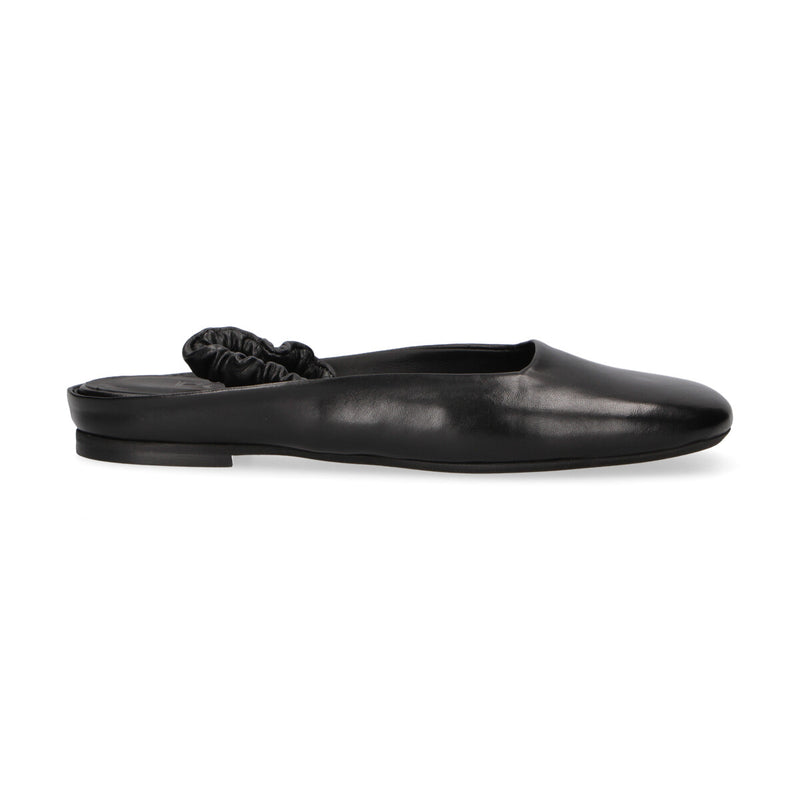 Poeve slingbacks Maude con cinturino pelle nera