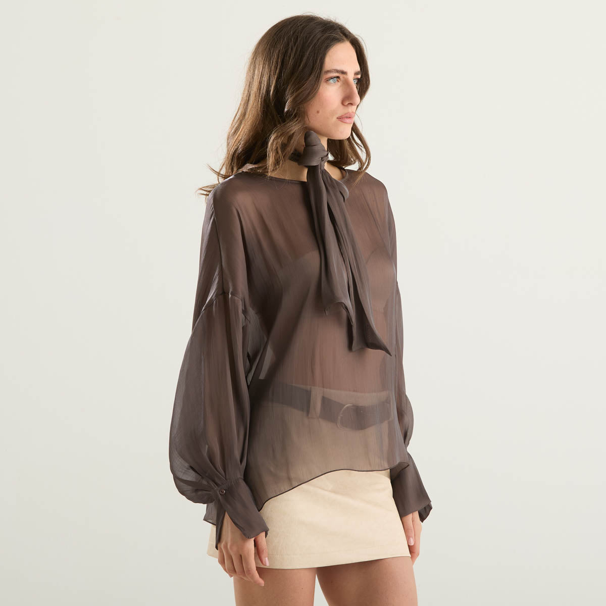 Souvenir camicia con fiocco marrone