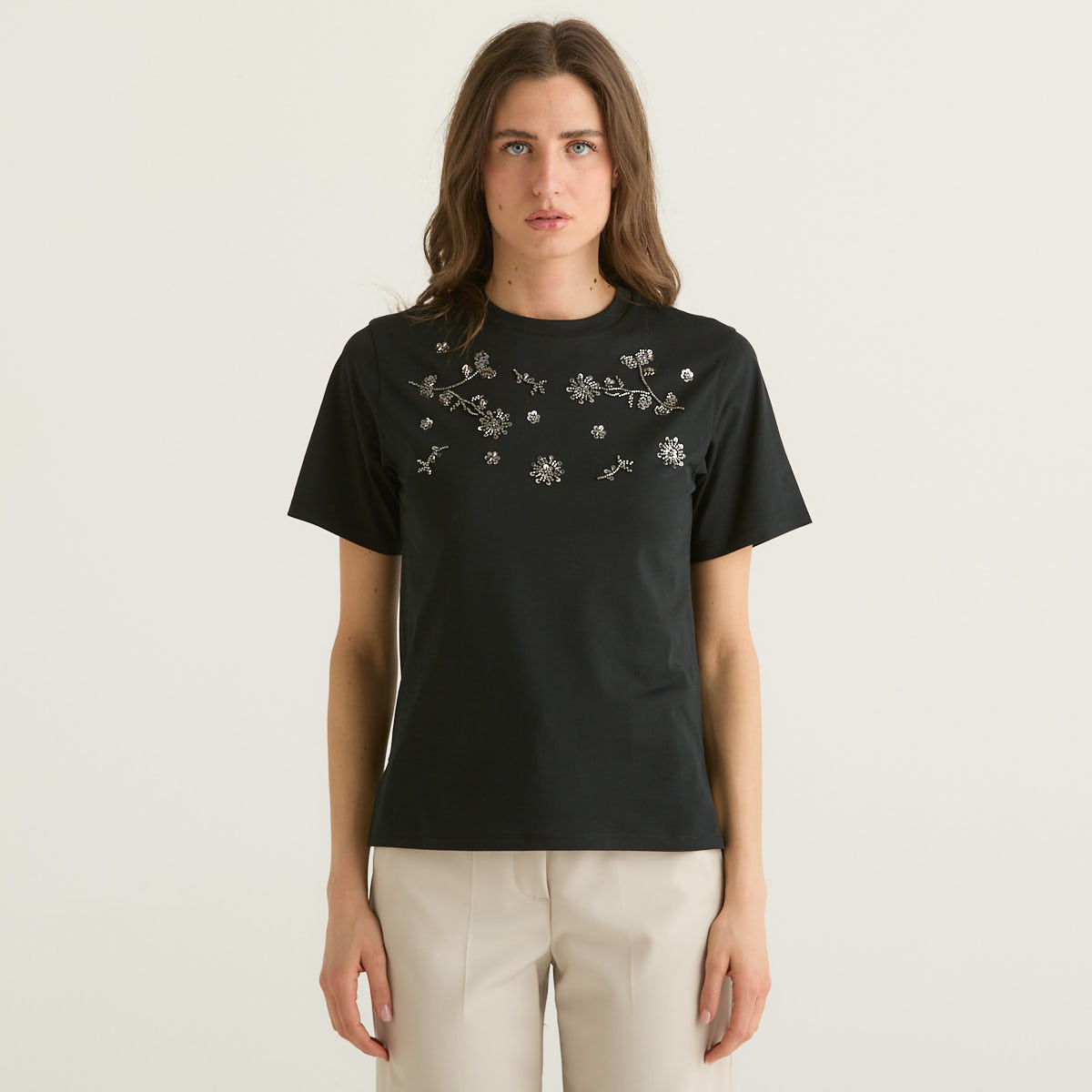 MaxMara t-shirt in jersey nera con ricami