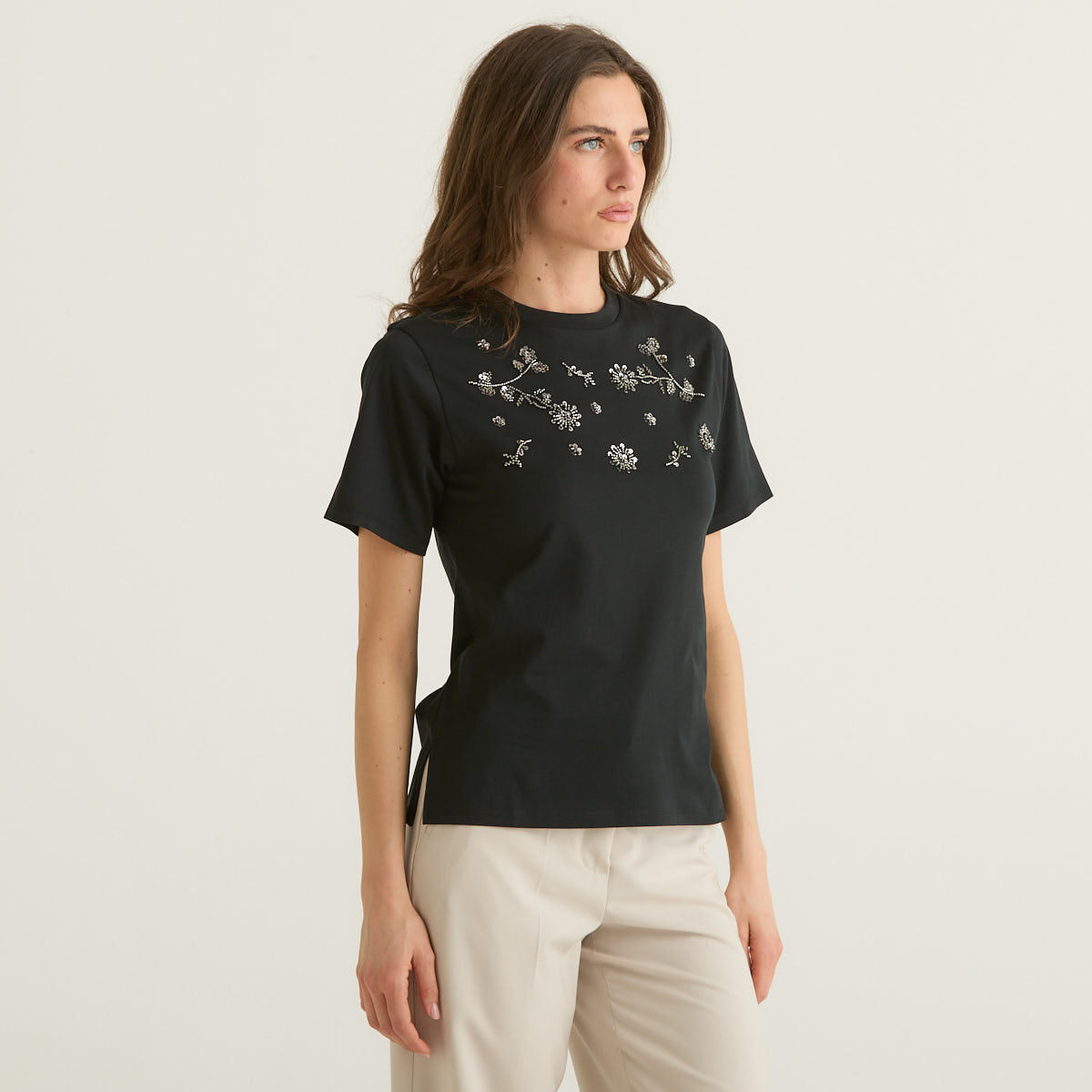 MaxMara t-shirt in jersey nera con ricami