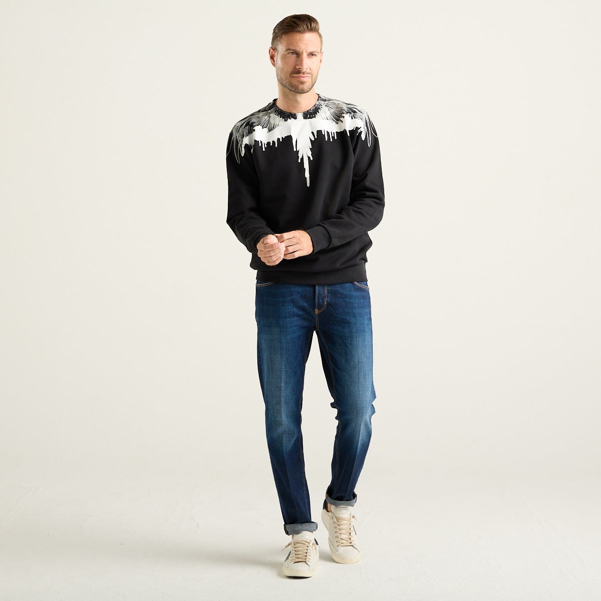 Marcelo Burlon Wings Felpa Uomo Nera con Stampa Bianca
