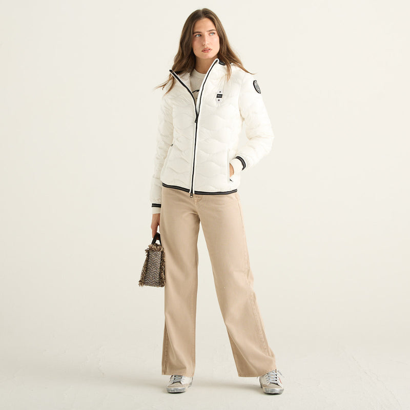 Blauer Piumino Donna Bianco con Cappuccio, Trapuntatura Ondulata e Zip a Contrasto