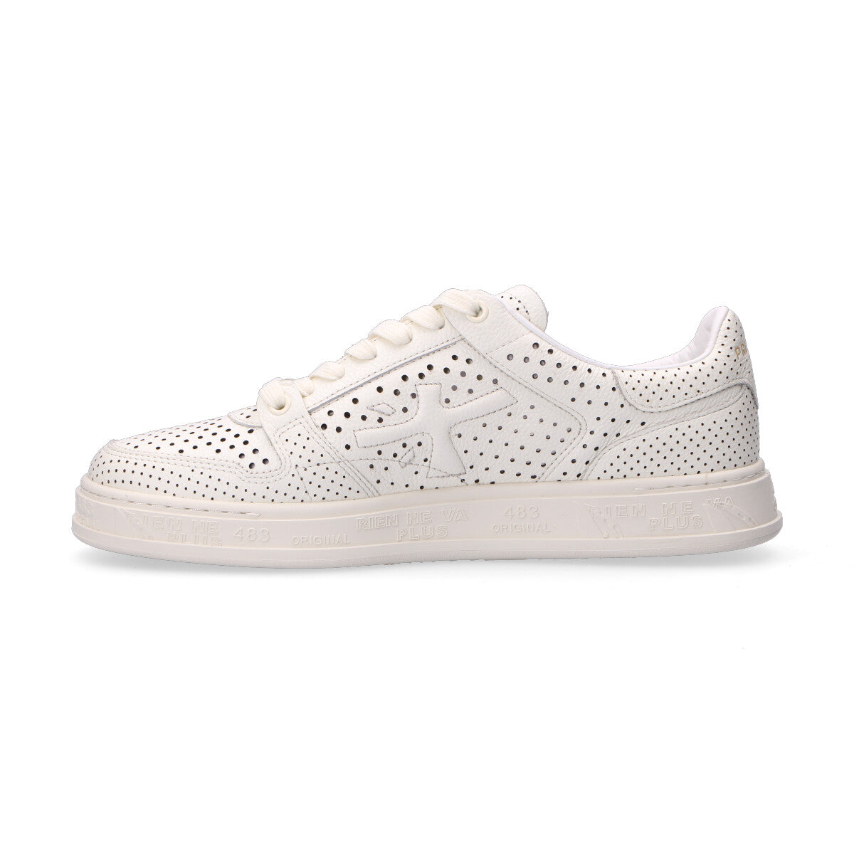 Premiata sneaker Quinn in pelle traforata panna