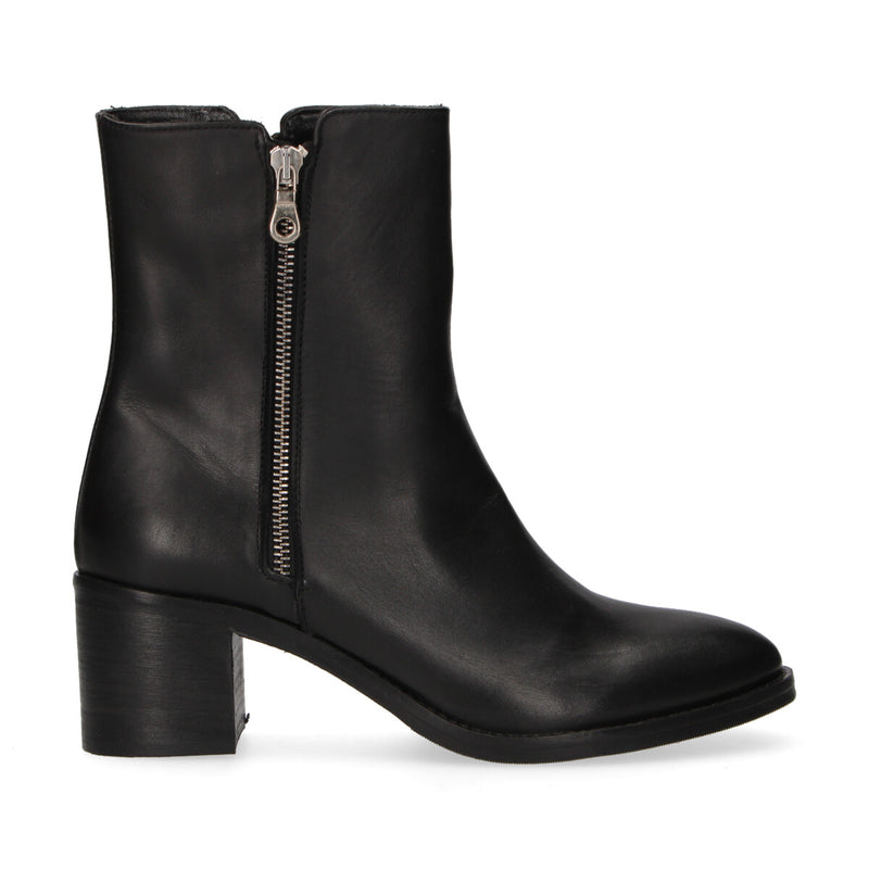 Niche tronchetto con zip in pelle nera
